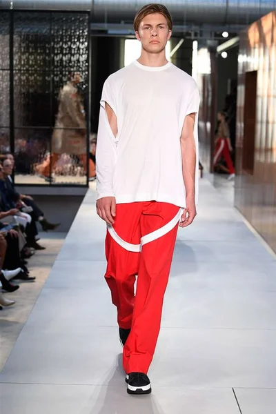 Look 99